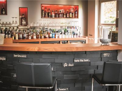 Huysafwerking - Bar in woning