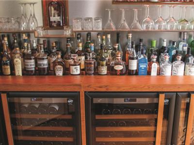 Huysafwerking - Bar in woning